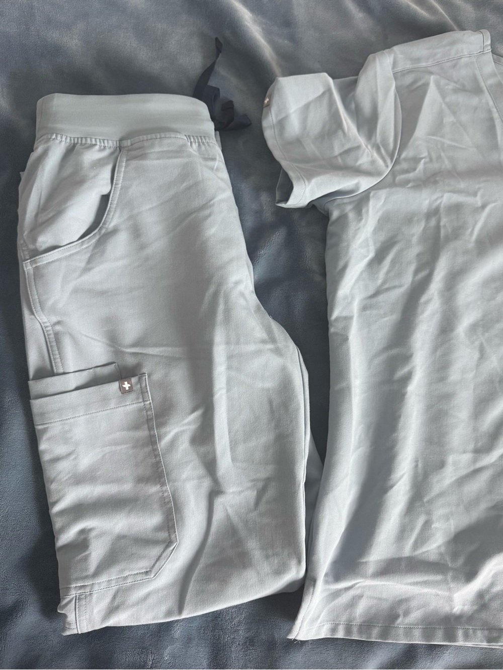 FIGS so Light Gray V-Neck Scrub Top and bottom - Picture 2 of 4